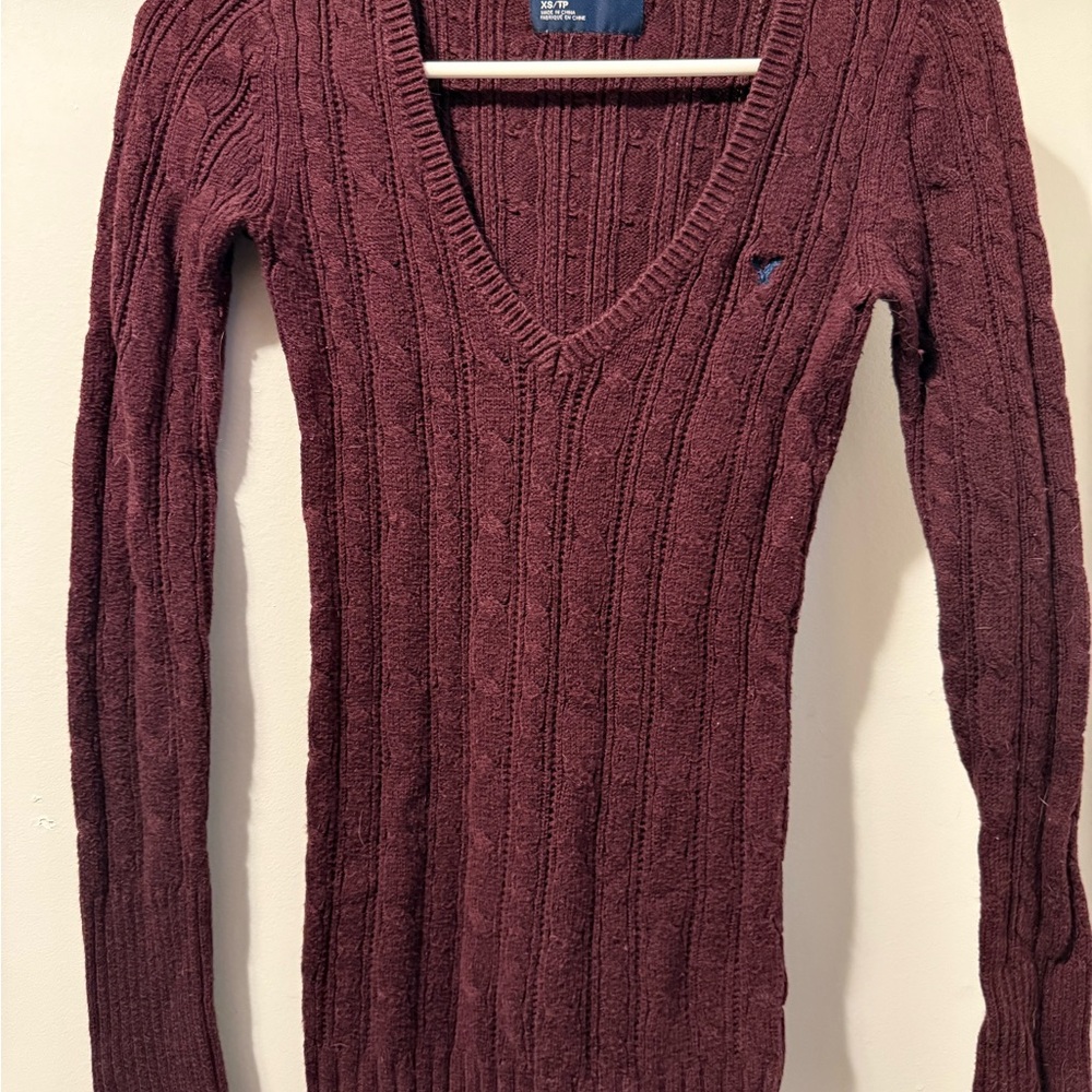 Women's V-Neck Cable Knit Sweater - Burgundy
